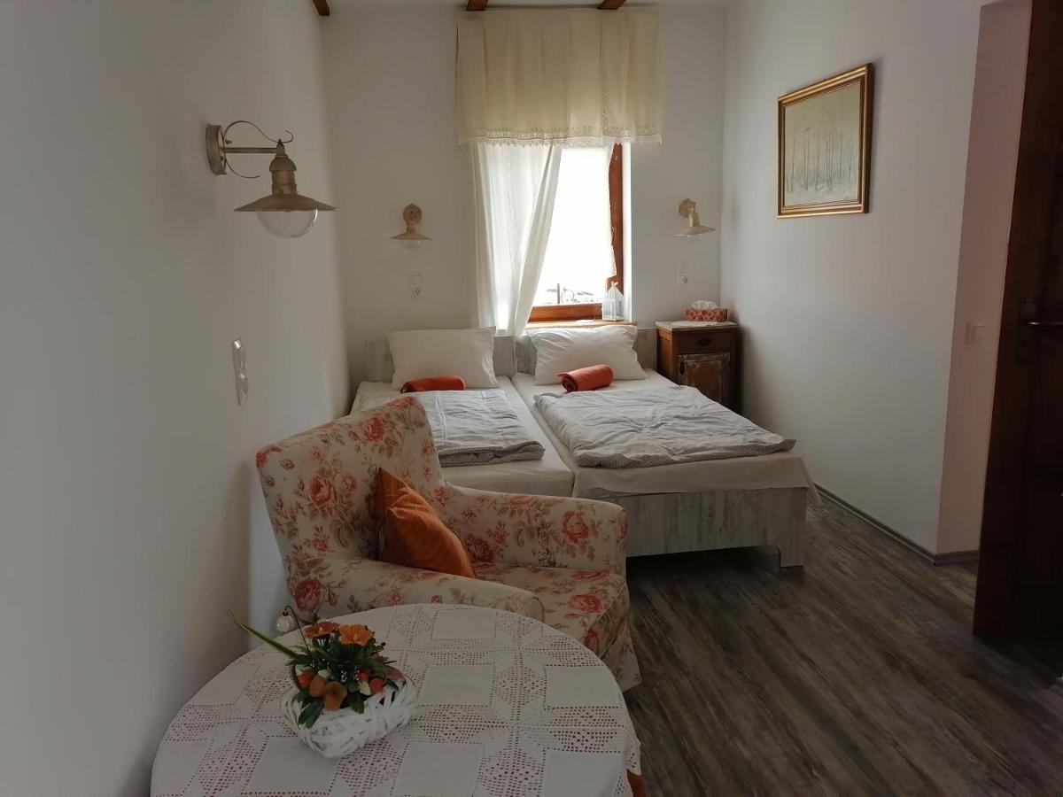 Mives Vendeghaz Hotel Pogany Exterior photo