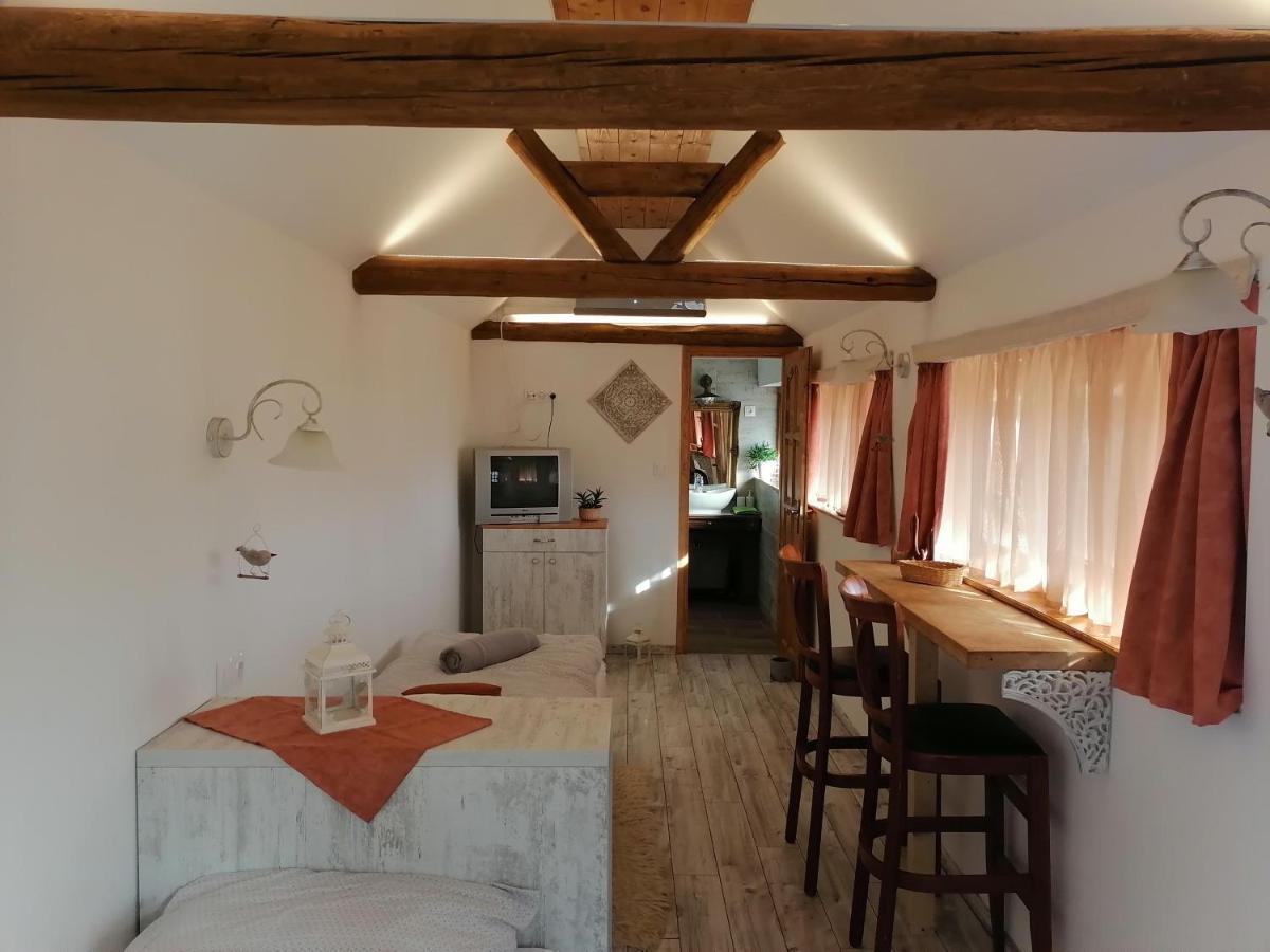 Mives Vendeghaz Hotel Pogany Exterior photo