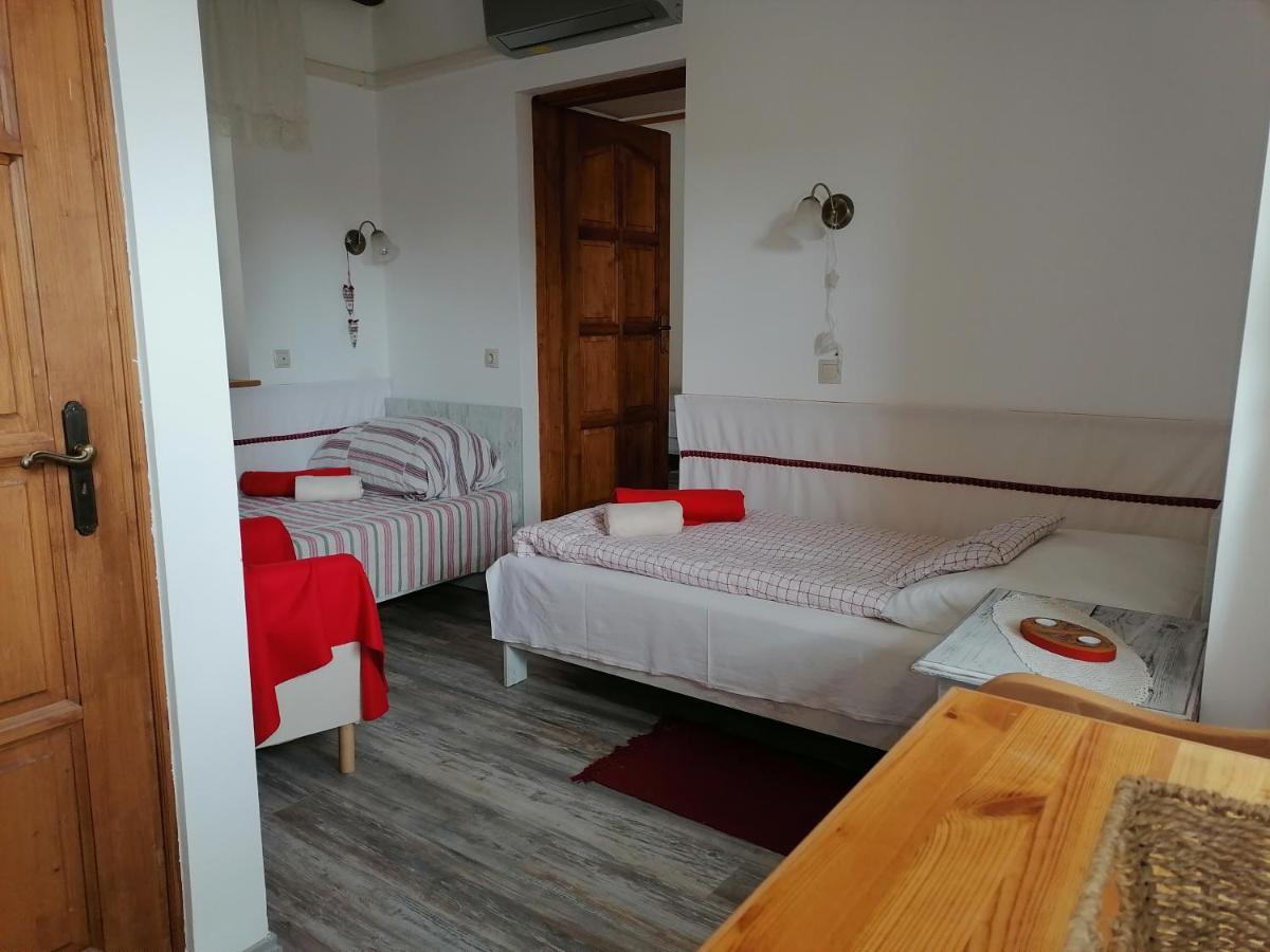 Mives Vendeghaz Hotel Pogany Exterior photo